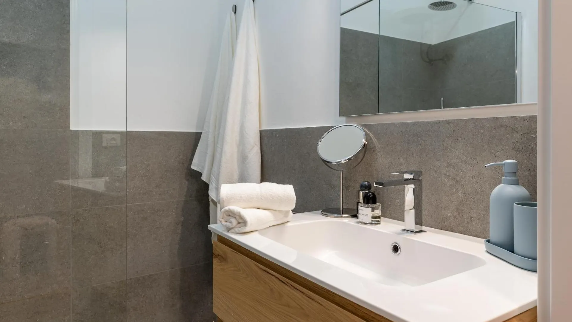 Apartment Via Fieschi Dieci Genoa